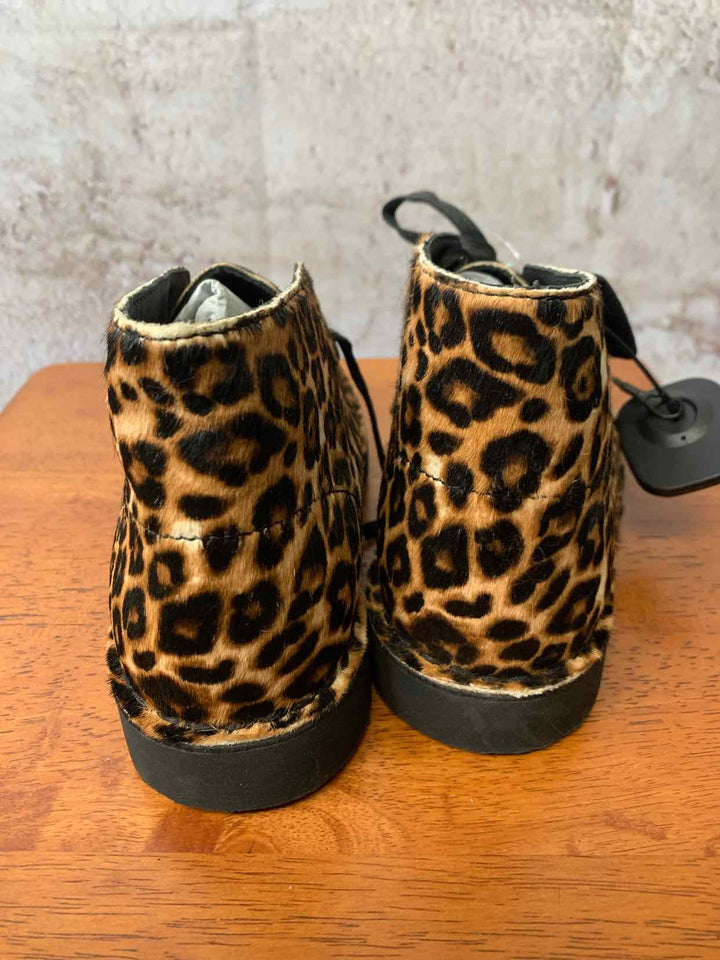 Clarks Animal Print W Shoe Size 6.5 ankle boots