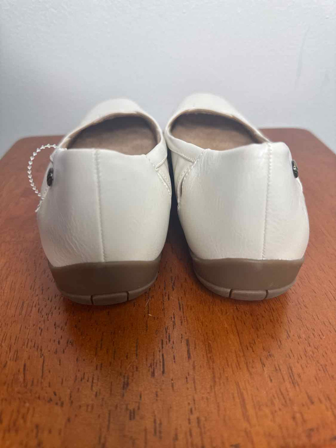 Life Stride Beige W Shoe Size 9 flat shoe