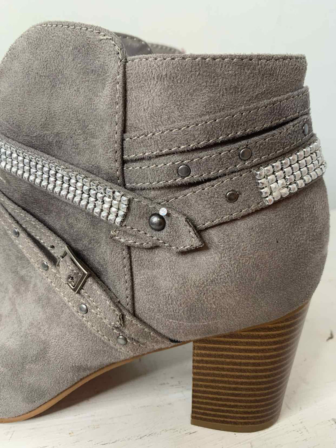 SO Grey W Shoe Size 7.5 ankle boots