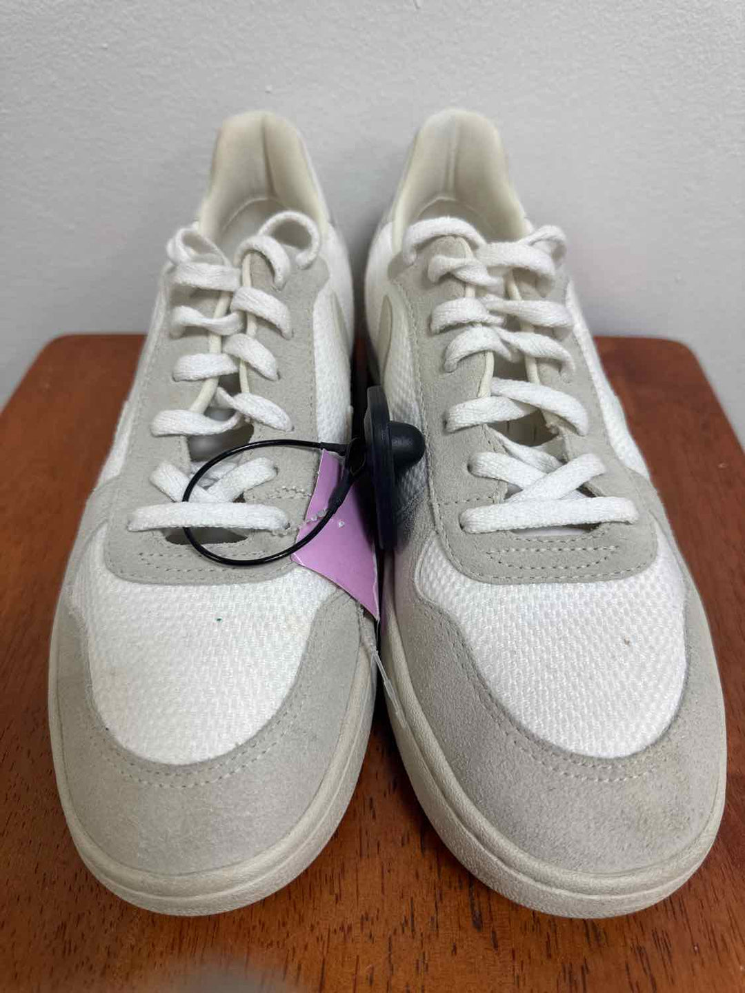 VEJA White W Shoe Size 10 athletic sneaker