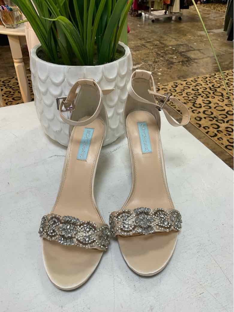 Betsey Johnson Shoe Size 10 Beige high heel