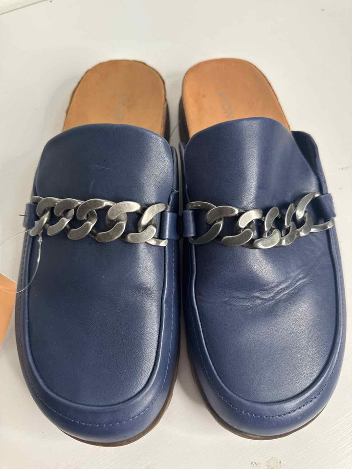 Vionic Shoe Size 11 Blue flat shoe