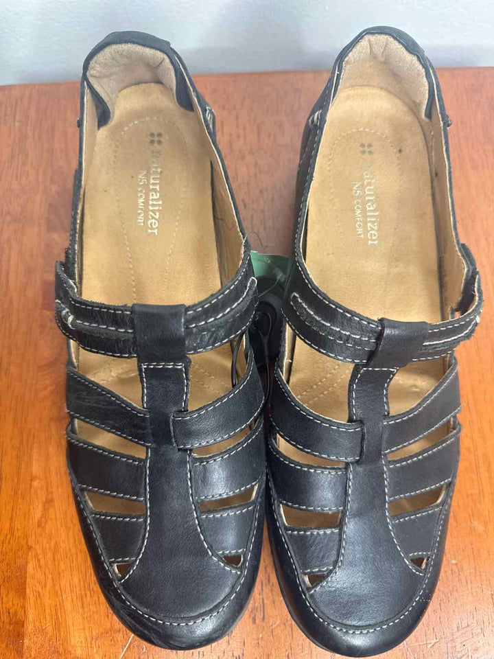 Naturalizer Shoe Size 8.5 Black flat shoe