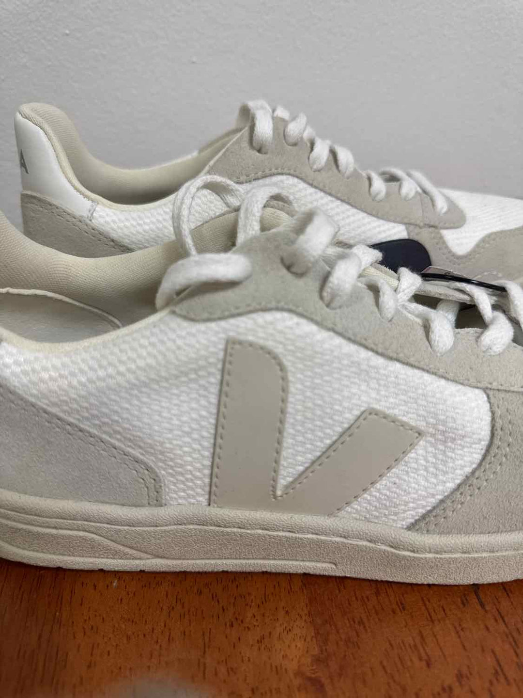 VEJA White W Shoe Size 10 athletic sneaker