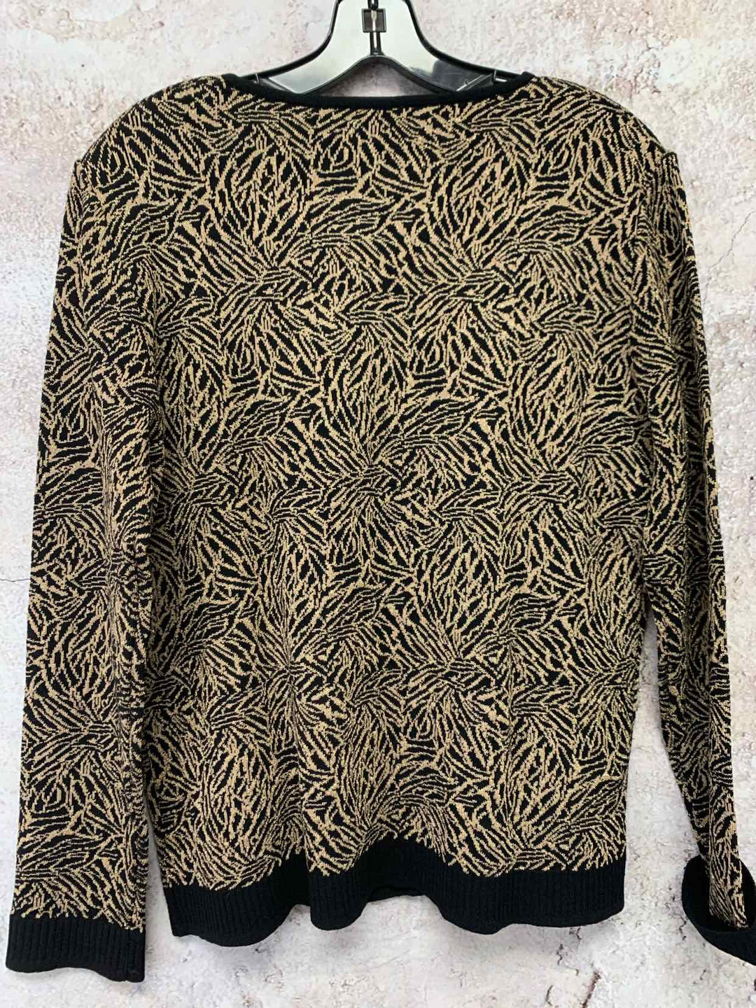 Dana Buchman Size L Black and Gold short sleeve top