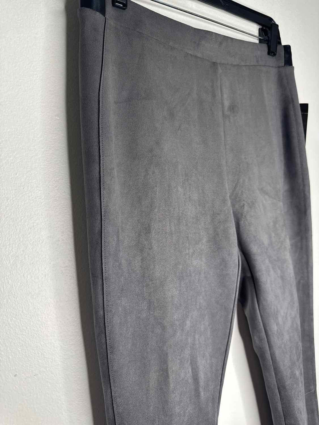 Women Size 10 White Black Market Grey casual