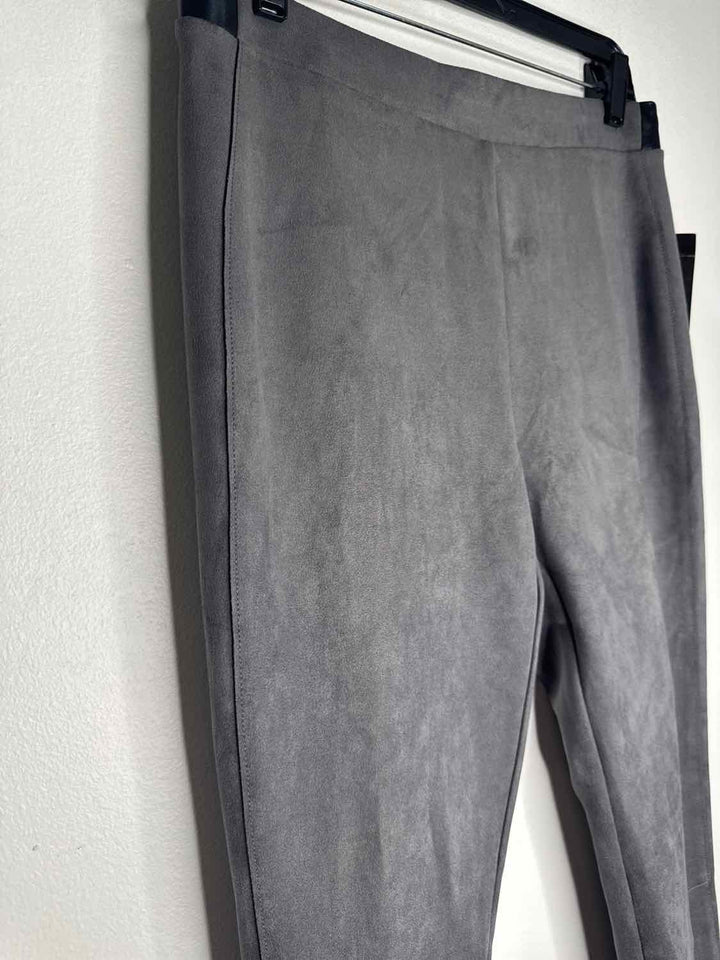Women Size 10 White Black Market Grey casual