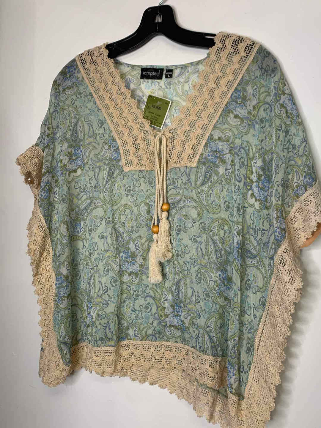 Tempted Women Size L Ivory short sleeve top