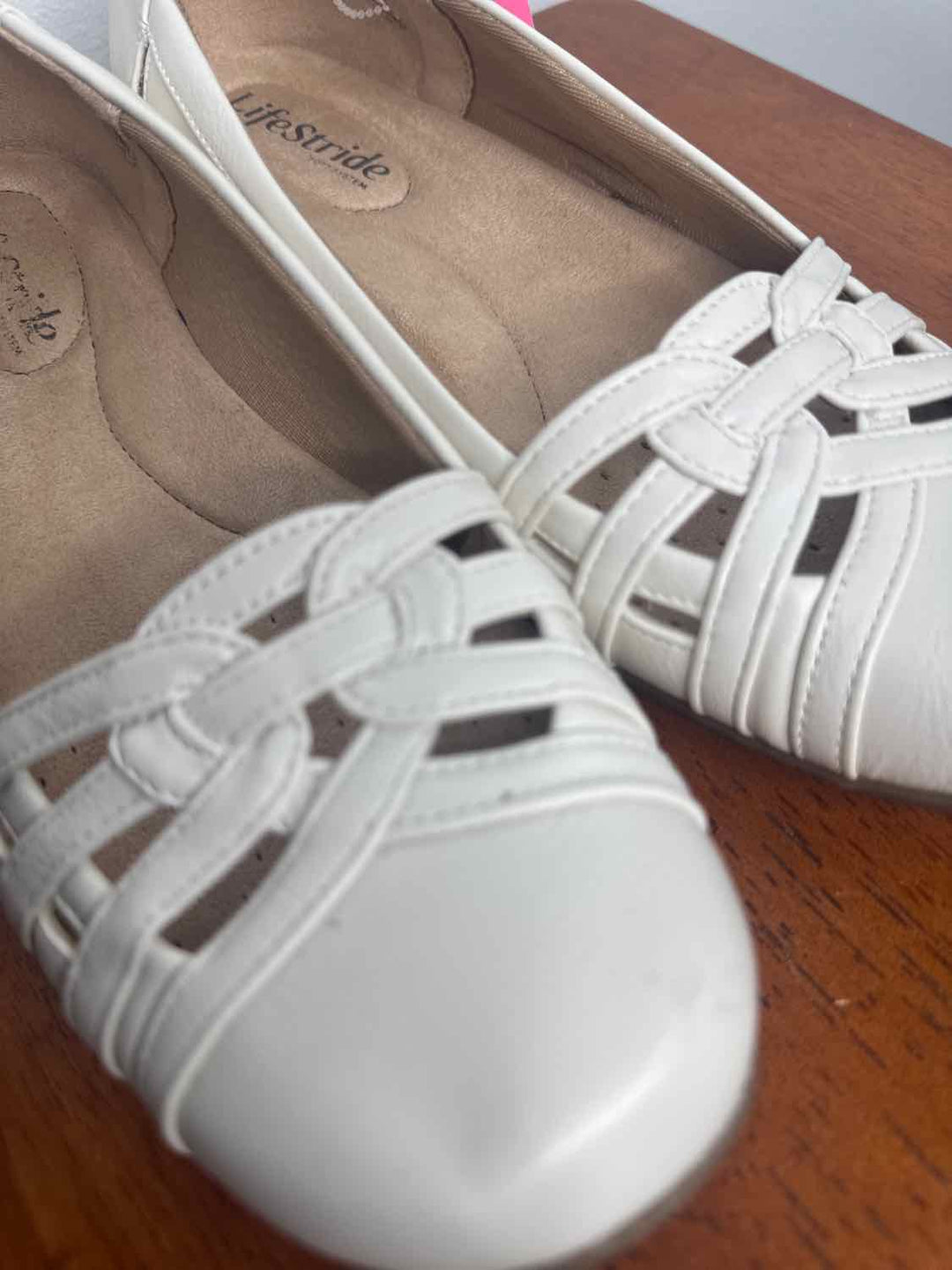 Life Stride Beige W Shoe Size 9 flat shoe