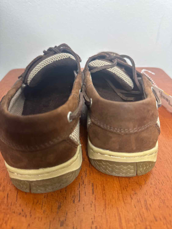 Highland Creek Shoe Size 8.5 Brown flat shoe