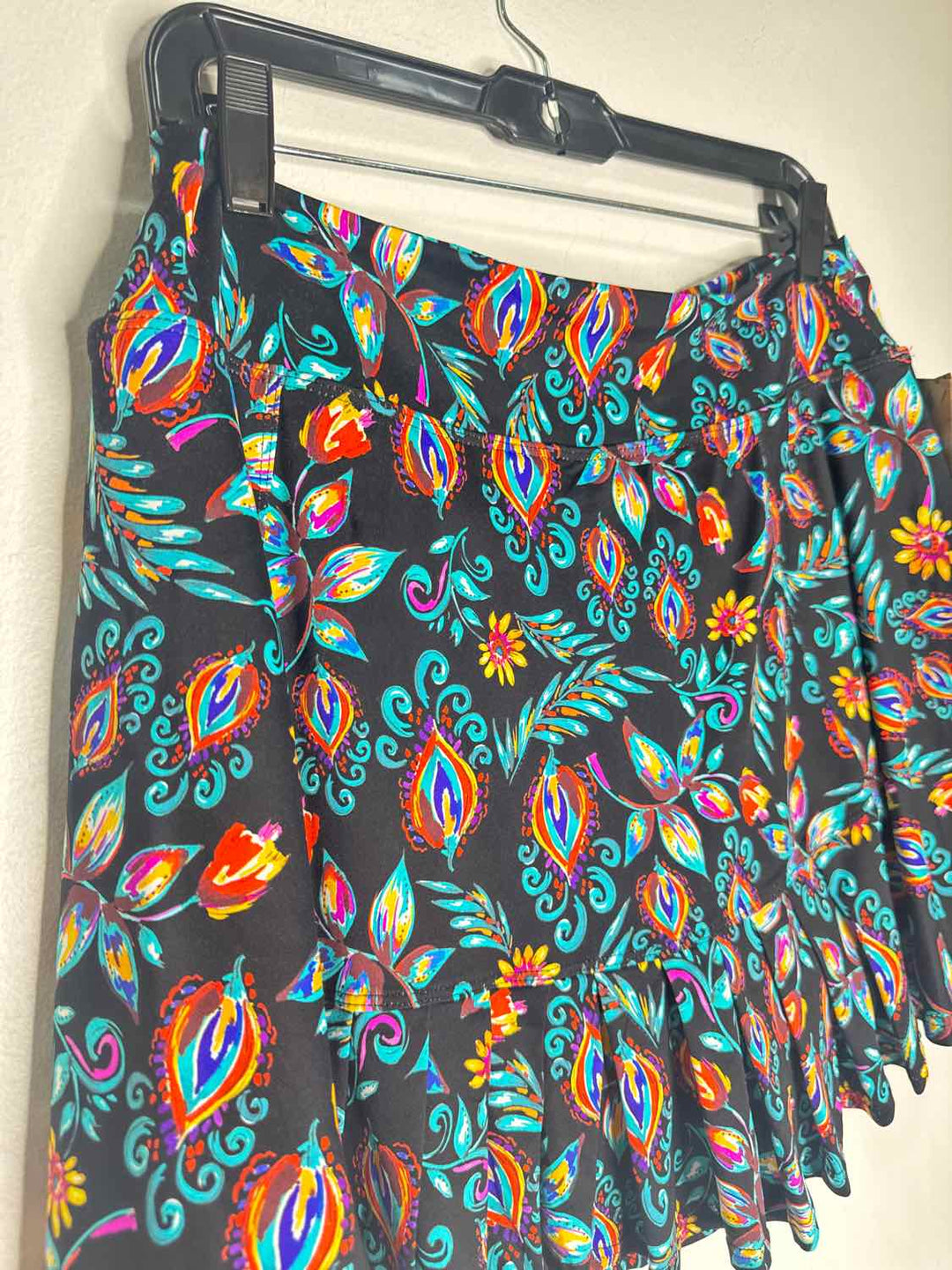 Dana Jo Size XL Multi-Color skort