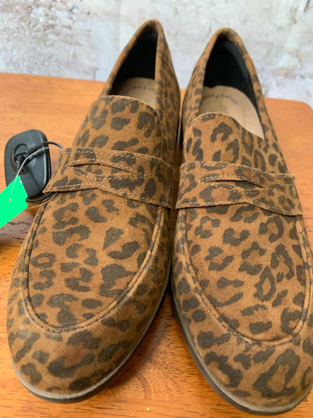 Clarks Animal Print W Shoe Size 6.5 flat shoe