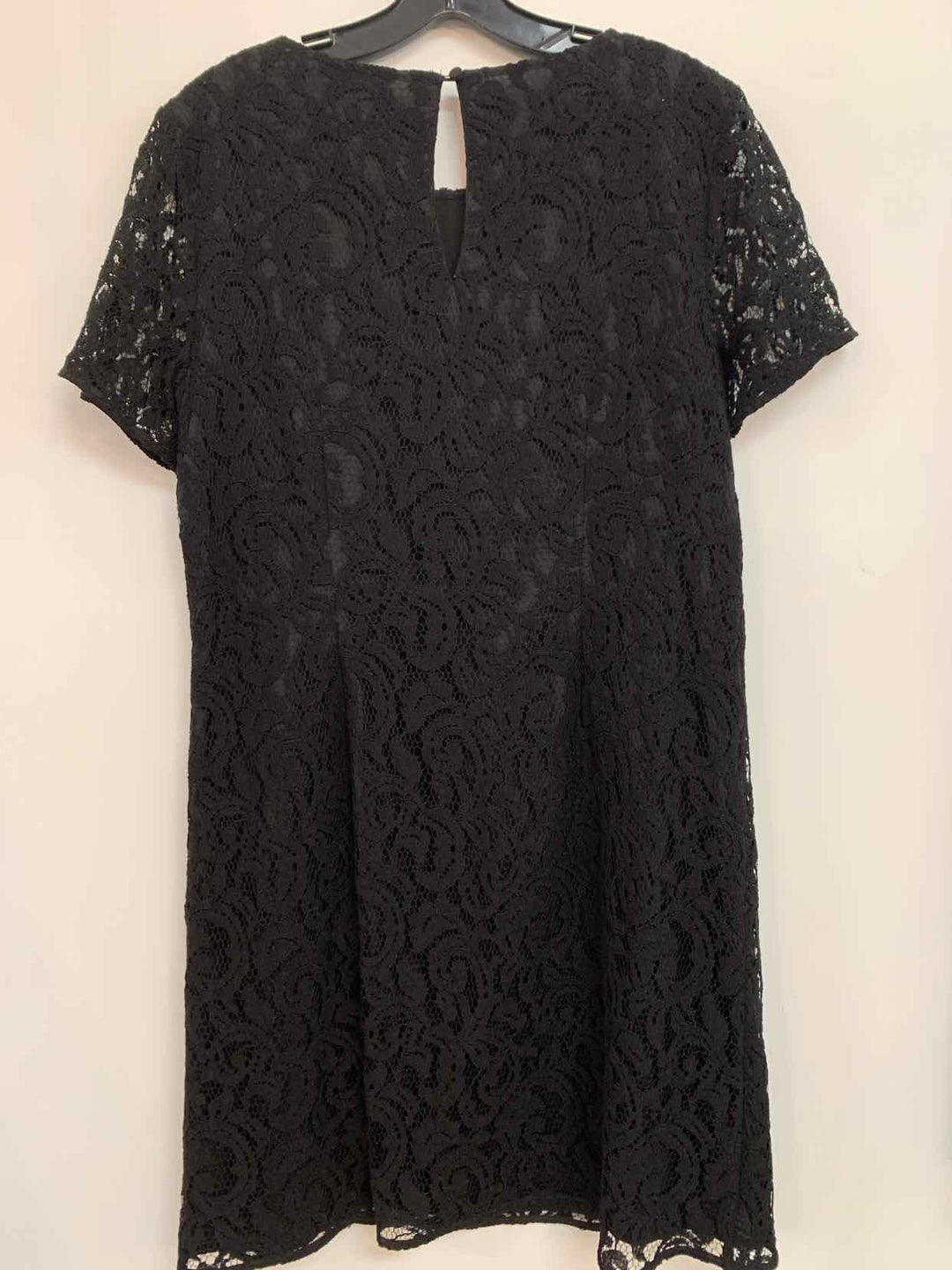 Women Size 8 Ann Taylor Black short sleeve