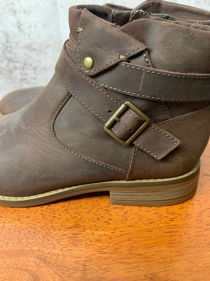 Clarks Brown W Shoe Size 6 ankle boots