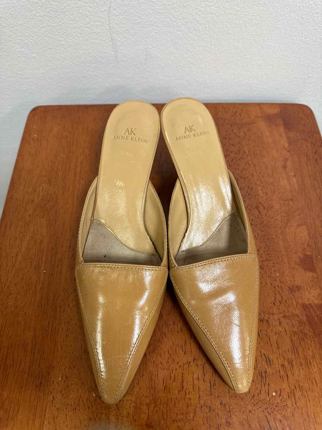 Ann Klein Shoe Size 6.5 Tan medium heel