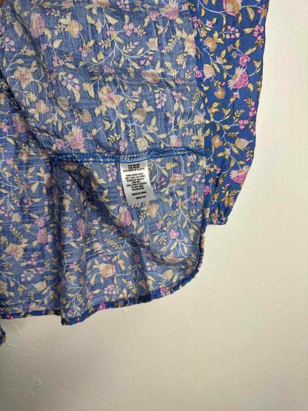 Wonderly Size XL Blue V-neck long sleeve top