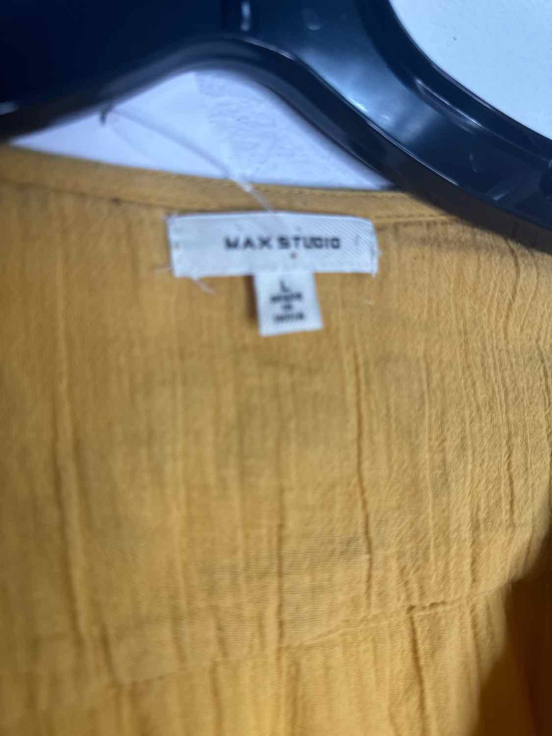 Max Studio Size L Mustard V-neck elastic sleeve long sleeve top