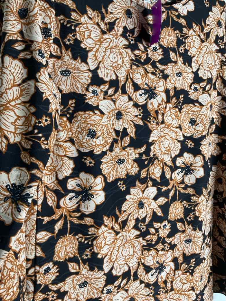 Emily Daniels Size S Black Scoop Neck Floral long sleeve top