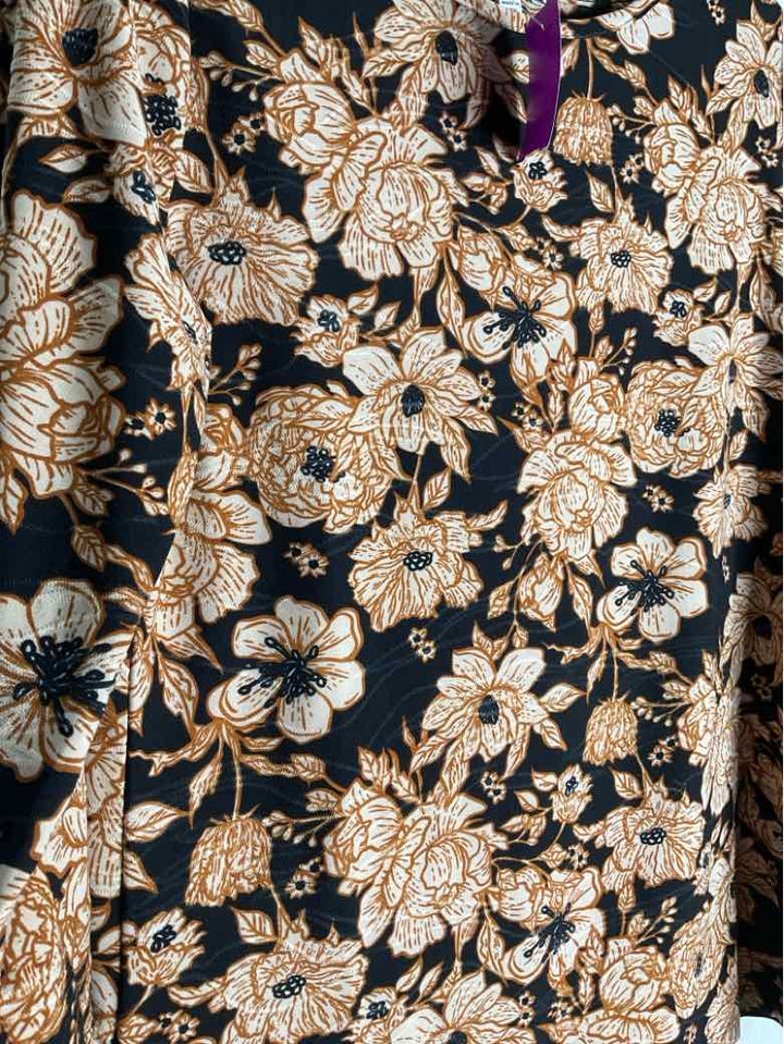 Emily Daniels Size S Black Scoop Neck Floral long sleeve top