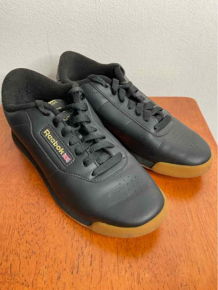 Reebok Shoe Size 8 Black athletic sneaker