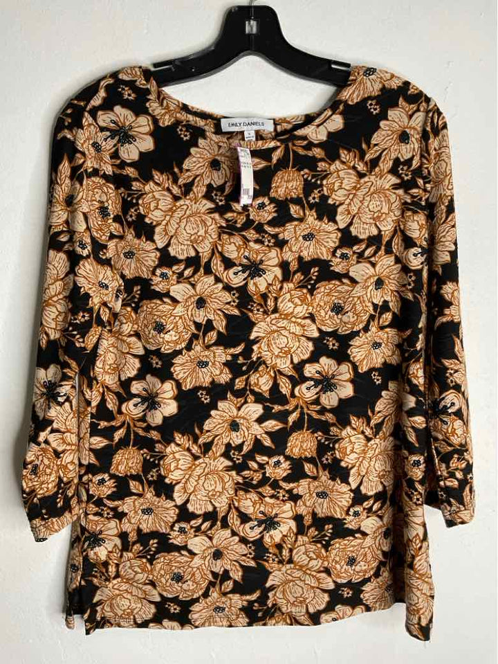Emily Daniels Size S Black Scoop Neck Floral long sleeve top