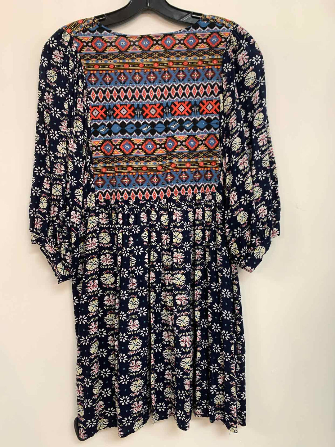 Umgee Size M Navy Aztec long sleeve top