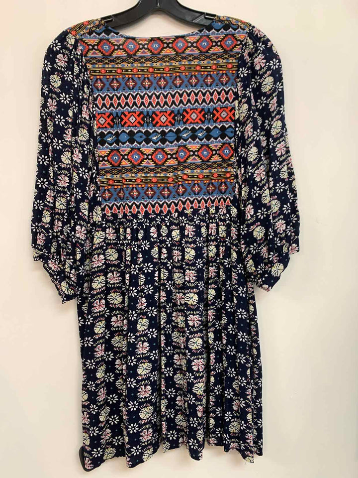 Umgee Size M Navy Aztec long sleeve top